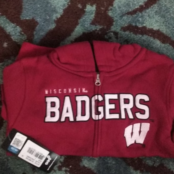 NCAA Wisconsin Badgers Hoodie NEW Kids size L - Picture 2 of 4